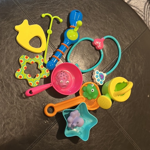 Bundle: Alex Fishing In The Tub Toy, Summer Sand Fun Toys and More - Picture 6 of 12